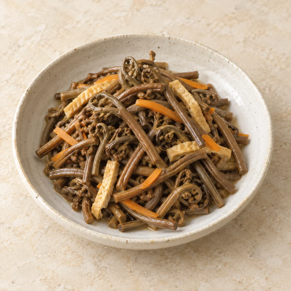炒煮薇菜,AI 生成示意图