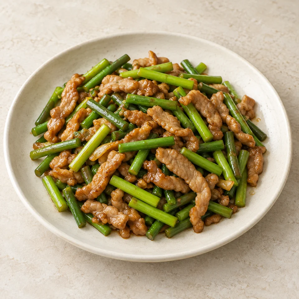 蒜苔炒肉，AI 生成示意图