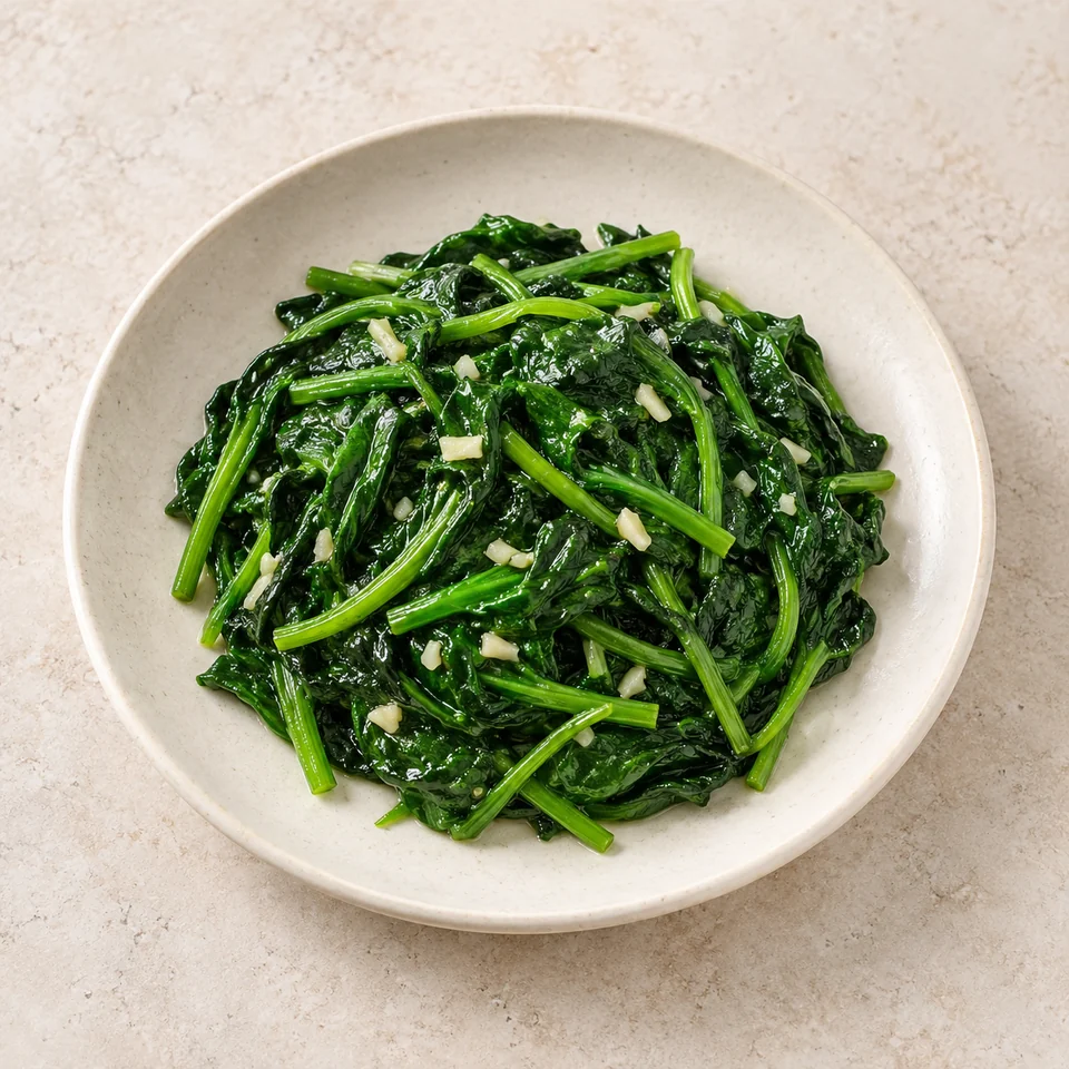 清炒菠菜,AI 生成示意图